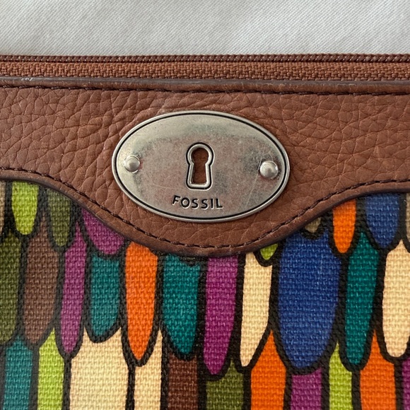 Fossil Key-Per Brown-Trim Multicolor Feather Pattern Wristlet Wallet - Picture 2 of 12